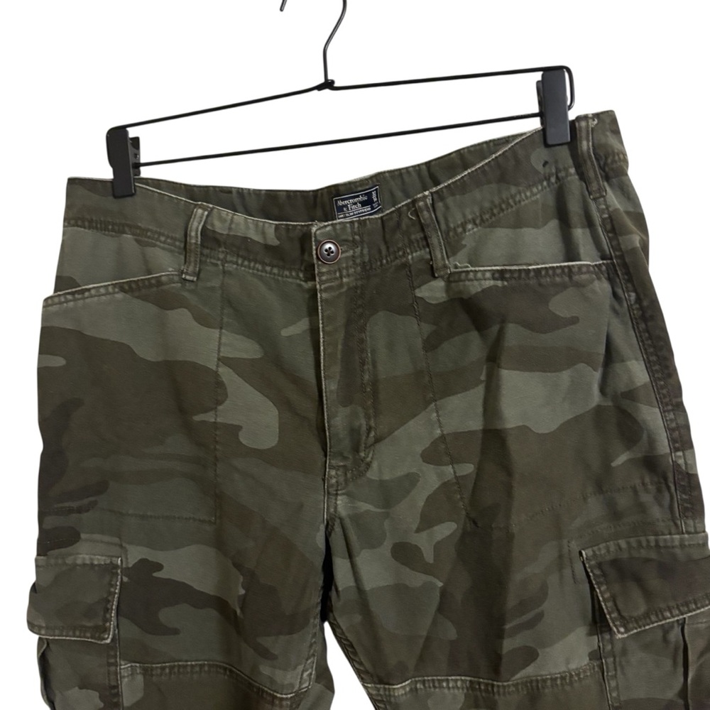 Abercrombie & Fitch Women’s Camo Cargo Jeans - Olive Green - Picture 4 of 8